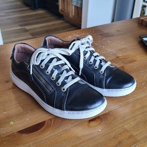 Clarks Nalle Lace Black Leather  US8 Sneaker